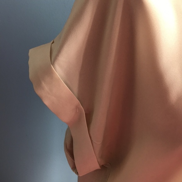 Maurices beige fucsia embroidered sleeveless crew neck top size L - Picture 5 of 10